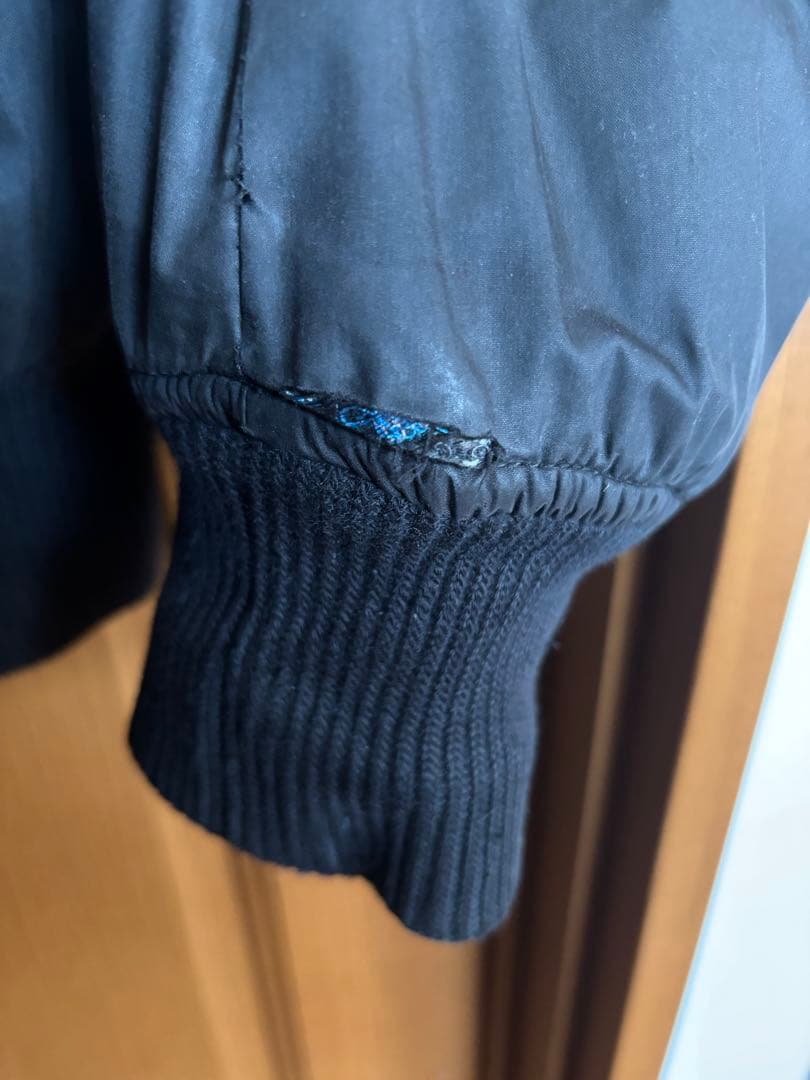 DIESEL ブラックダウンジャケット フード付き