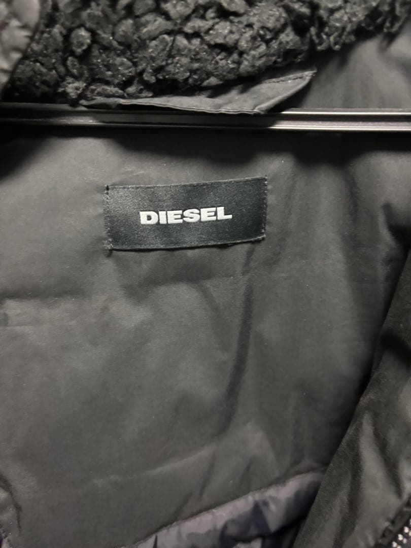 DIESEL ブラックダウンジャケット フード付き