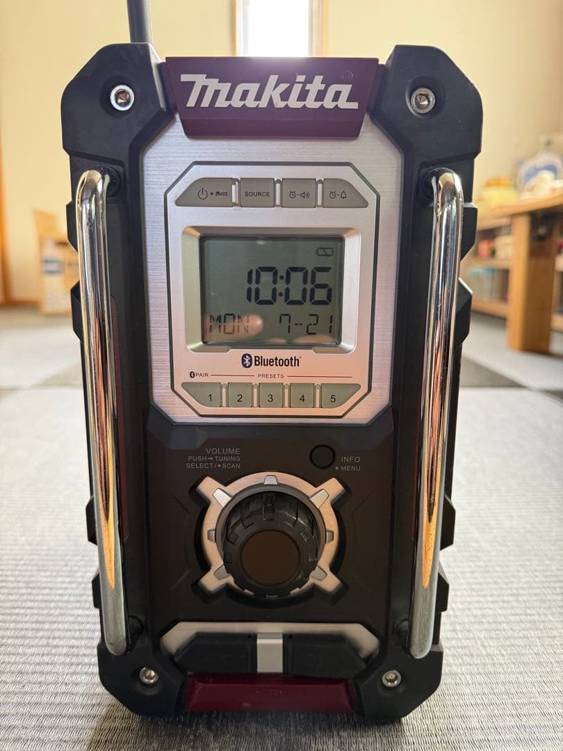 充電式ラジオ　Makita マキタ　MR108 オーセンティックレッド(限定色)