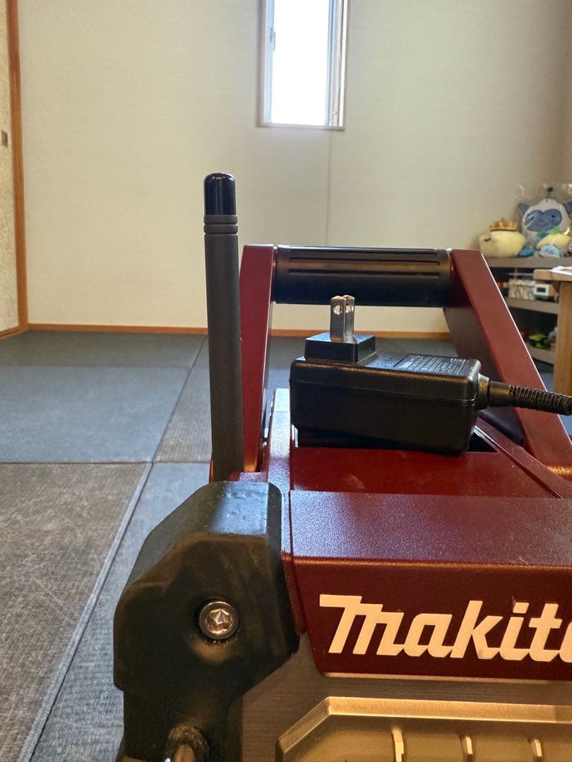 充電式ラジオ　Makita マキタ　MR108 オーセンティックレッド(限定色)