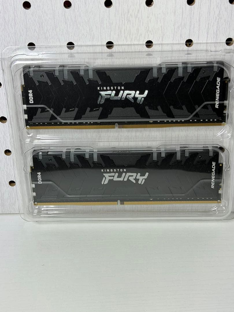 Kingston DDR4 メモリー 2枚セット8GB×2 光るメモリ