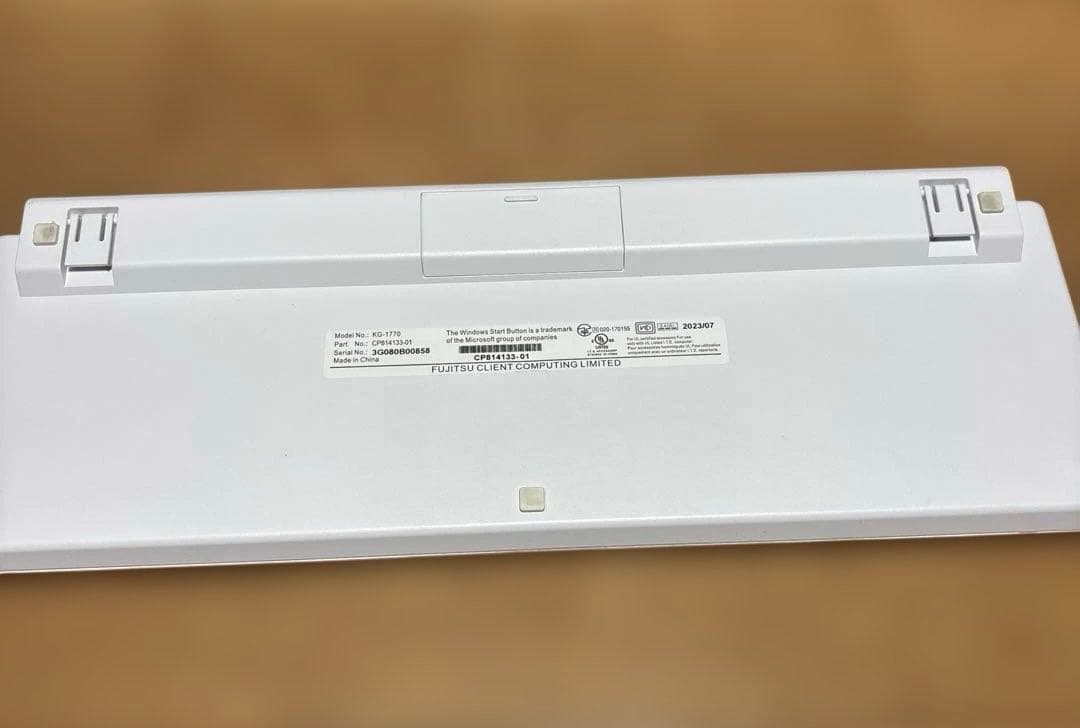 富士通 ESPRIMO WF1/G3（型番：FMVFH01003） 初期化済