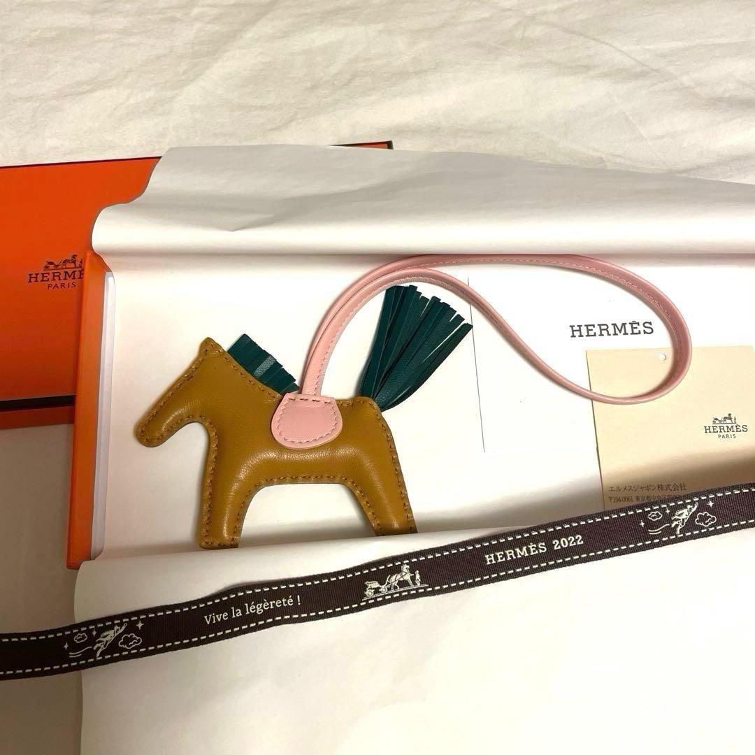 新品未使用美品　HERMES エルメス　ロデオPM　チャーム　レア　ローズサクラ