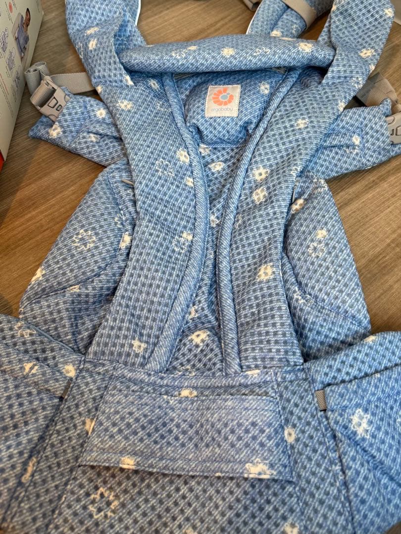 ERGO BABY オムニ デラックス ブルーデイジー エルゴ 抱っこ紐 ブルー