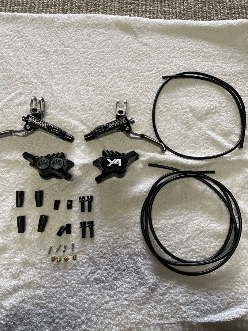 ZRACE 4ピストン ポストマウント ブレーキセット