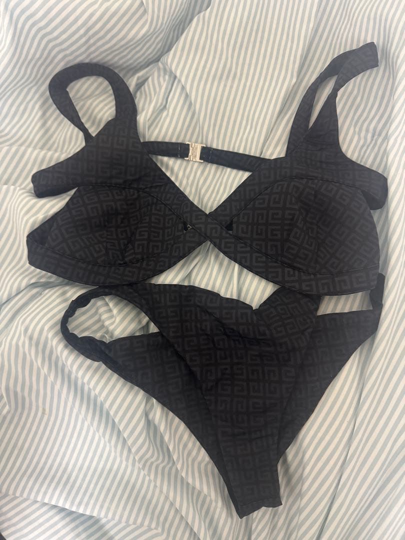 ブラック ジバンシー　ロゴ入り セパレート水着