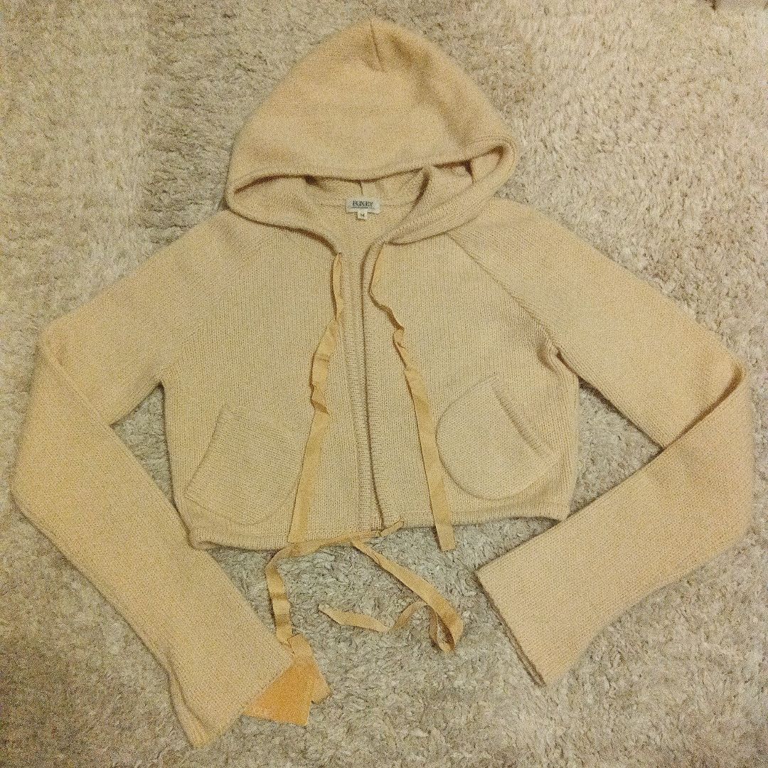 未使用　フォクシー　カシミヤ100% フード付きパーカー Mサイズ