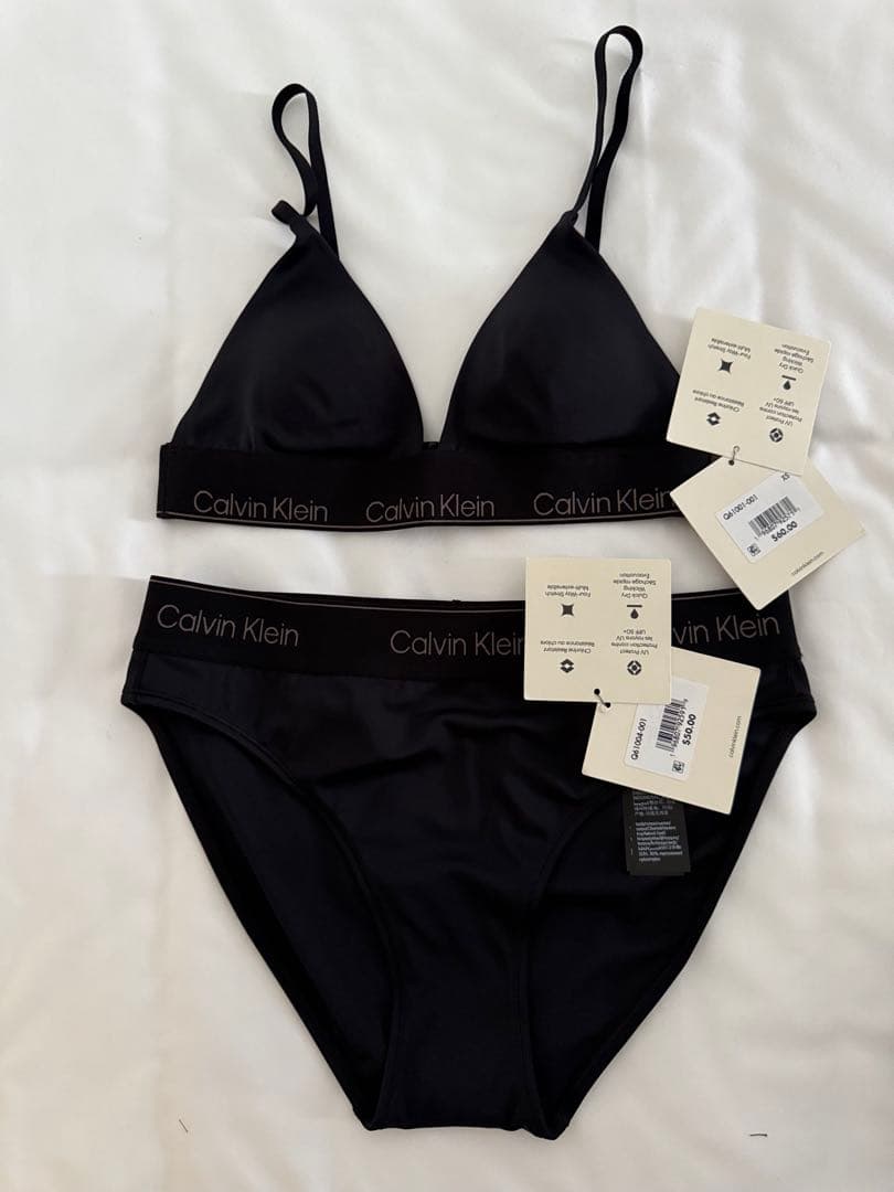 【アメリカ新作モデル】カルバンクライン水着　XSサイズ