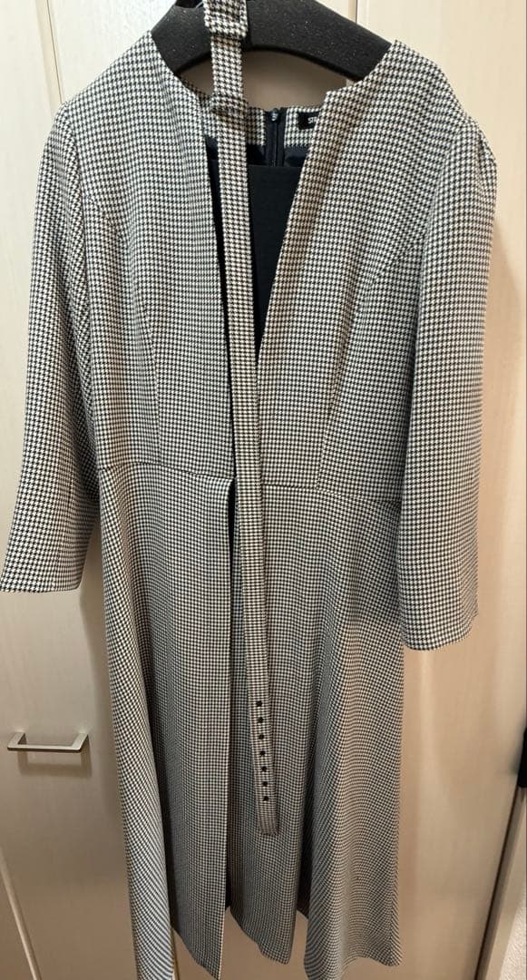 【佳子さまご着用】ストロベリーフィールズ　ワンピース