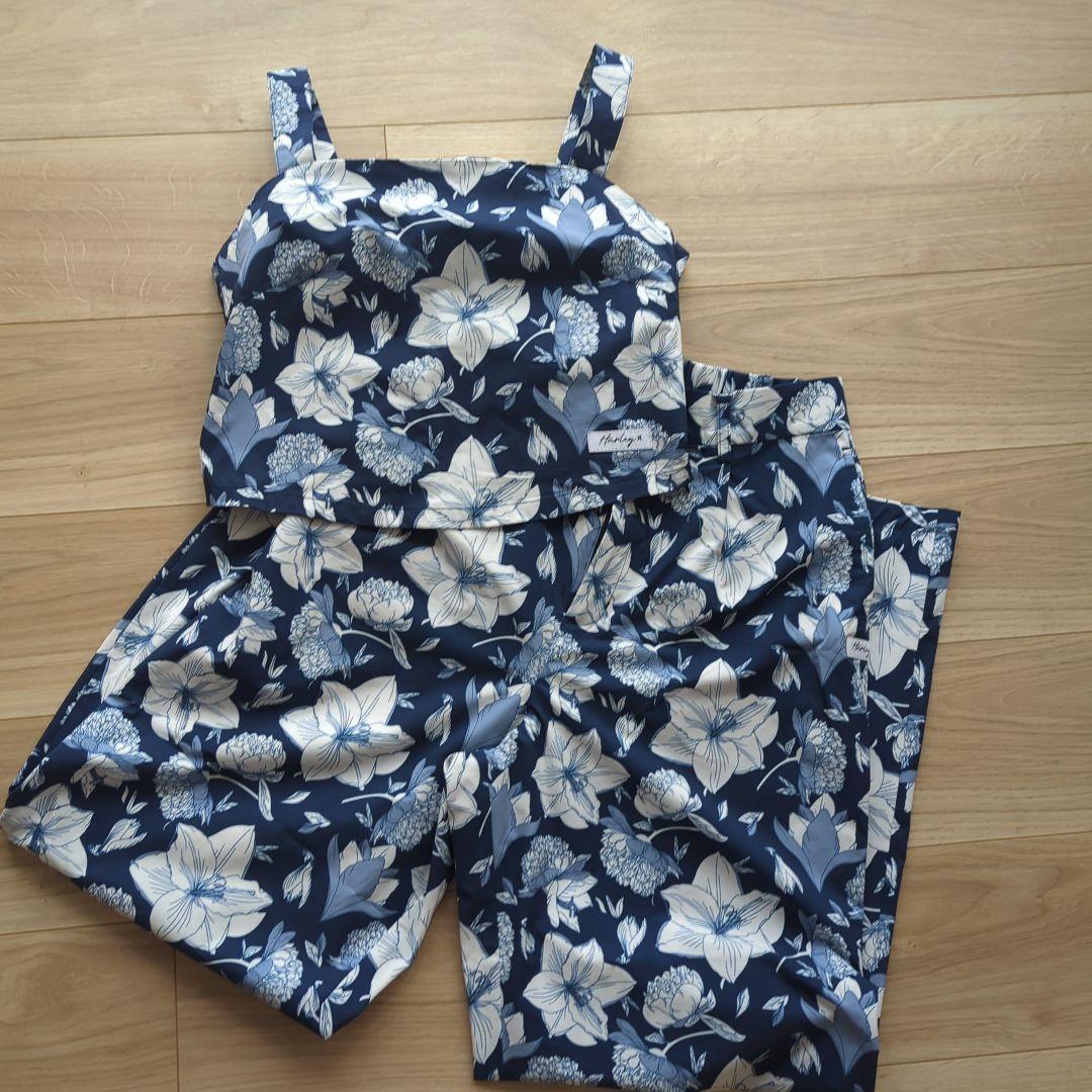 Hurley　水陸両用パンツセットアップ（ネイビー花柄）