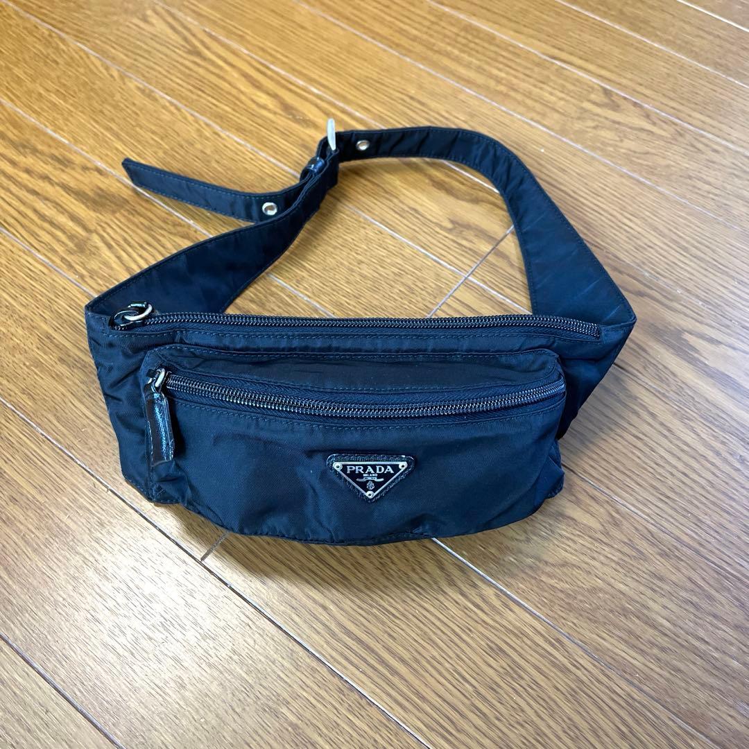 【新品】PRADA ウエストポーチ（黒色）