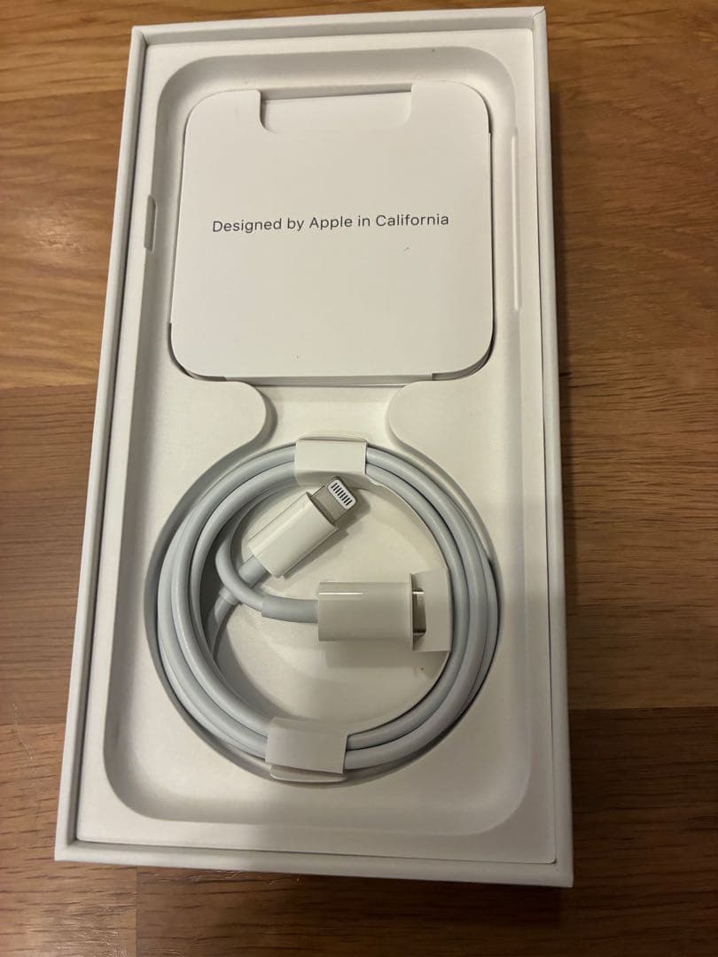 Apple iPhone SE 第3世代　64GB美品SIMフリースターライト