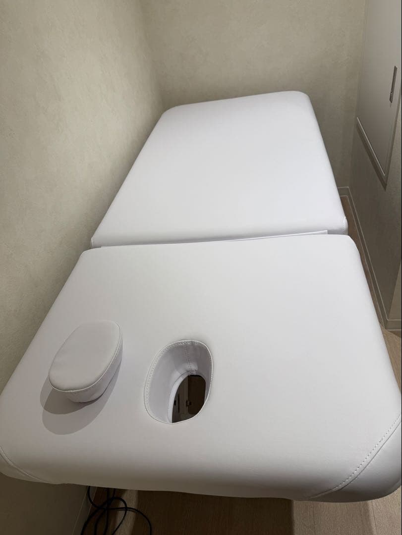 ホワイト マッサージテーブル 調整可能