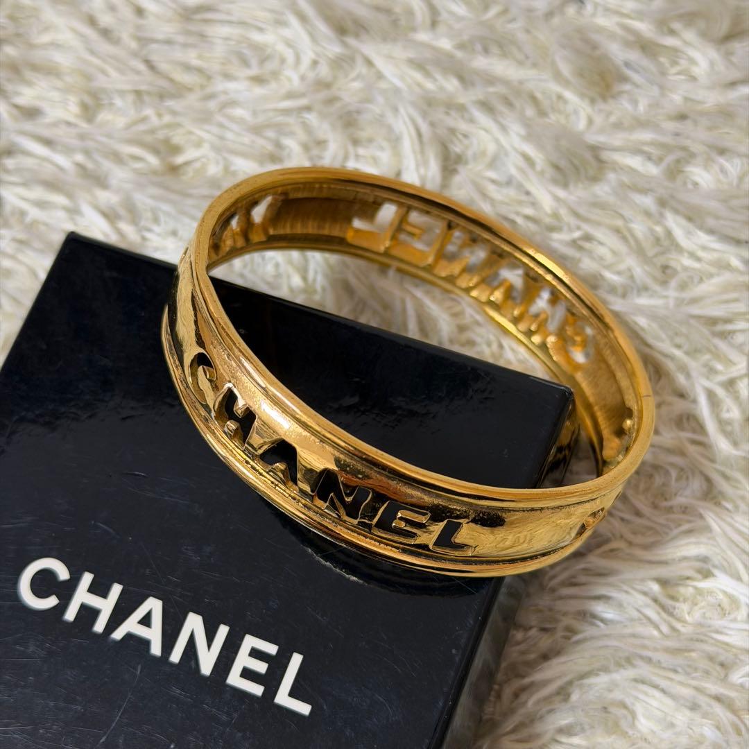 ☆極美品☆CHANEL シャネル　バングル　ゴールド　ブランドロゴ