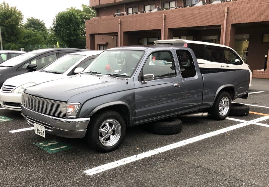 ハイラックス　ホットカンパニー　オーバーフェンダー