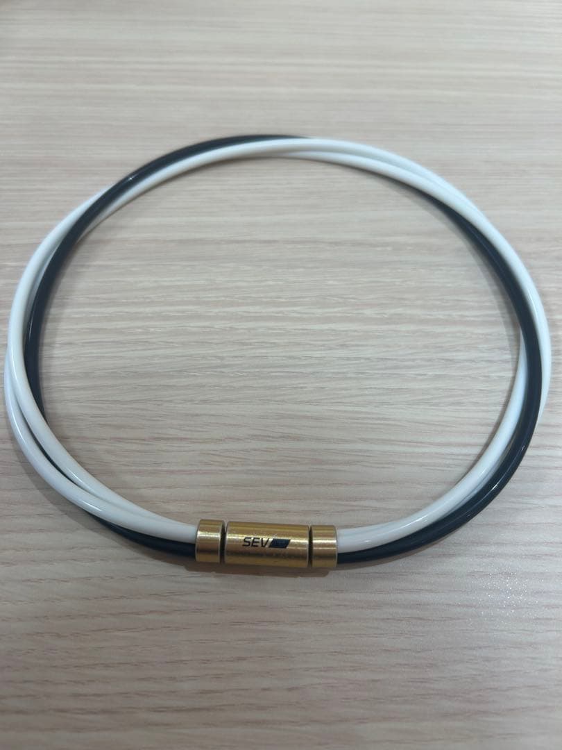 SEV ネックレス 白/黒