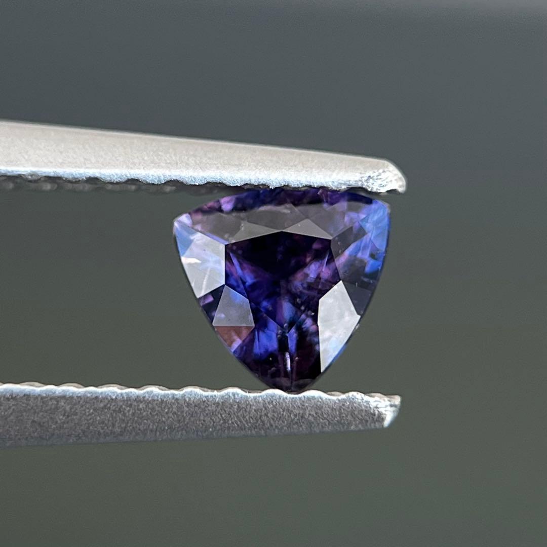 スリランカ産非加熱天然バイオレットサファイアルース