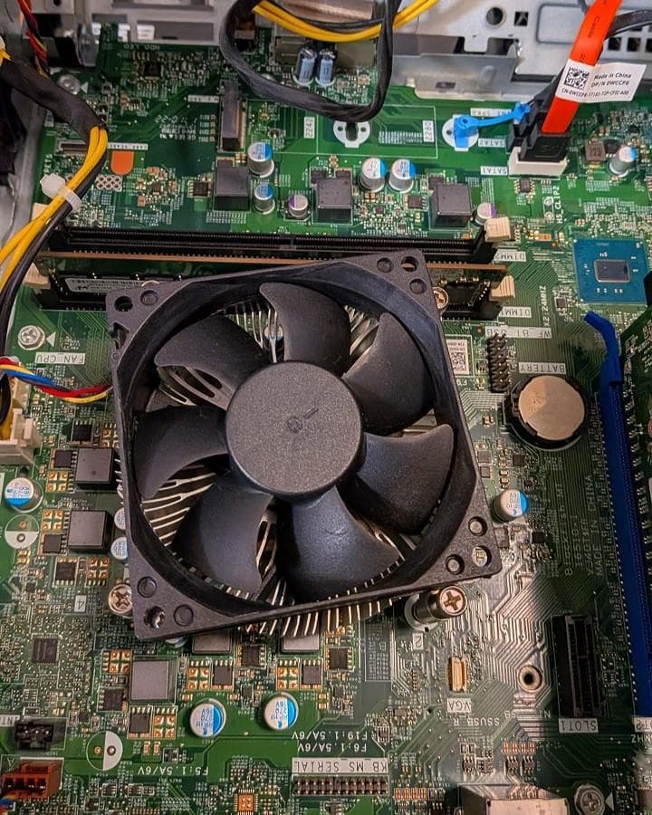 DELL グラボ付きミニタワー　Optiplex 3050 Tower ②