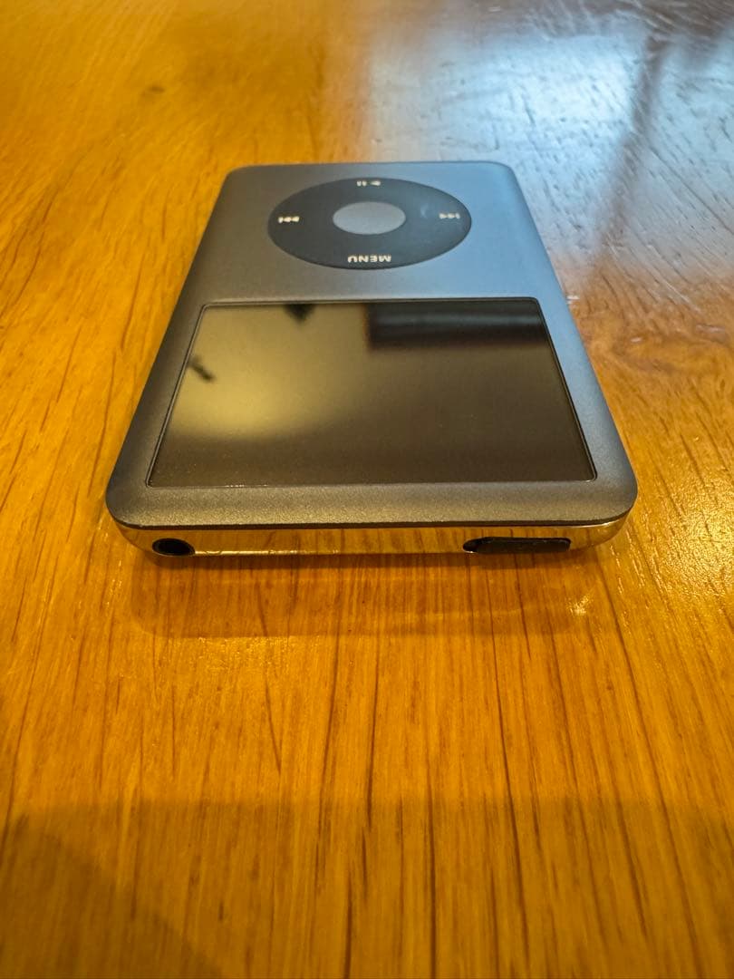 iPod classic 160GB （充電ケーブル付き）
