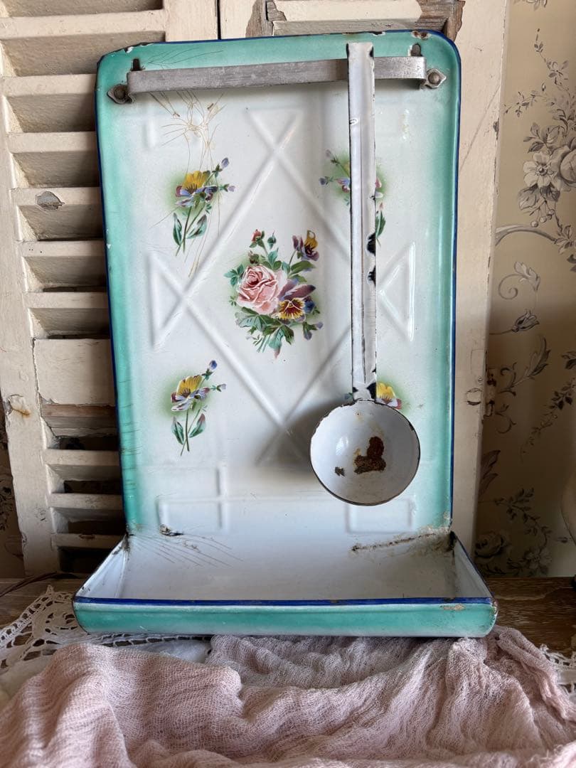 フランスアンティークジャピー社薔薇とパンジーブルーグリーンぼかしレードルラック