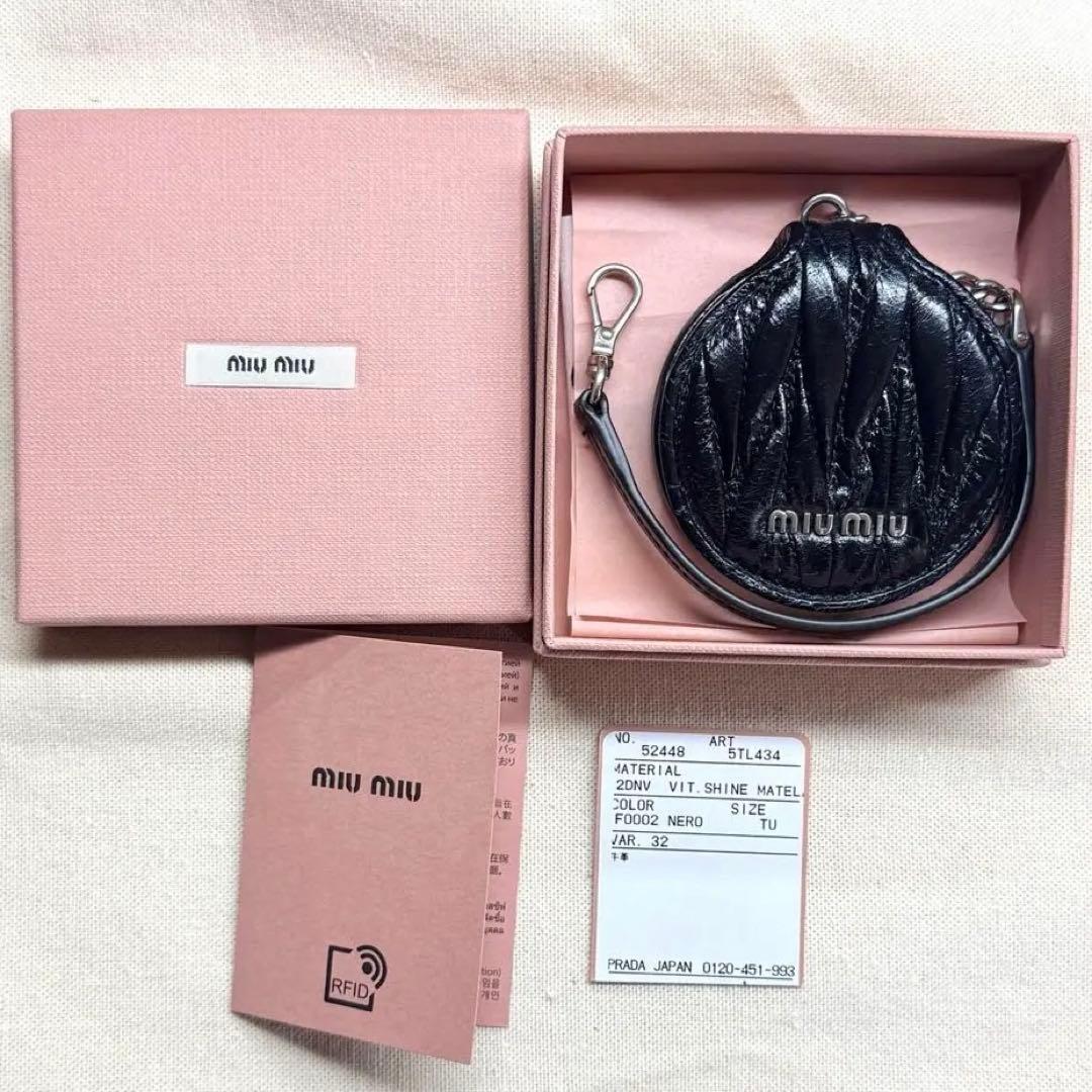 miumiu マテラッセミラーケーストリック　チャーム