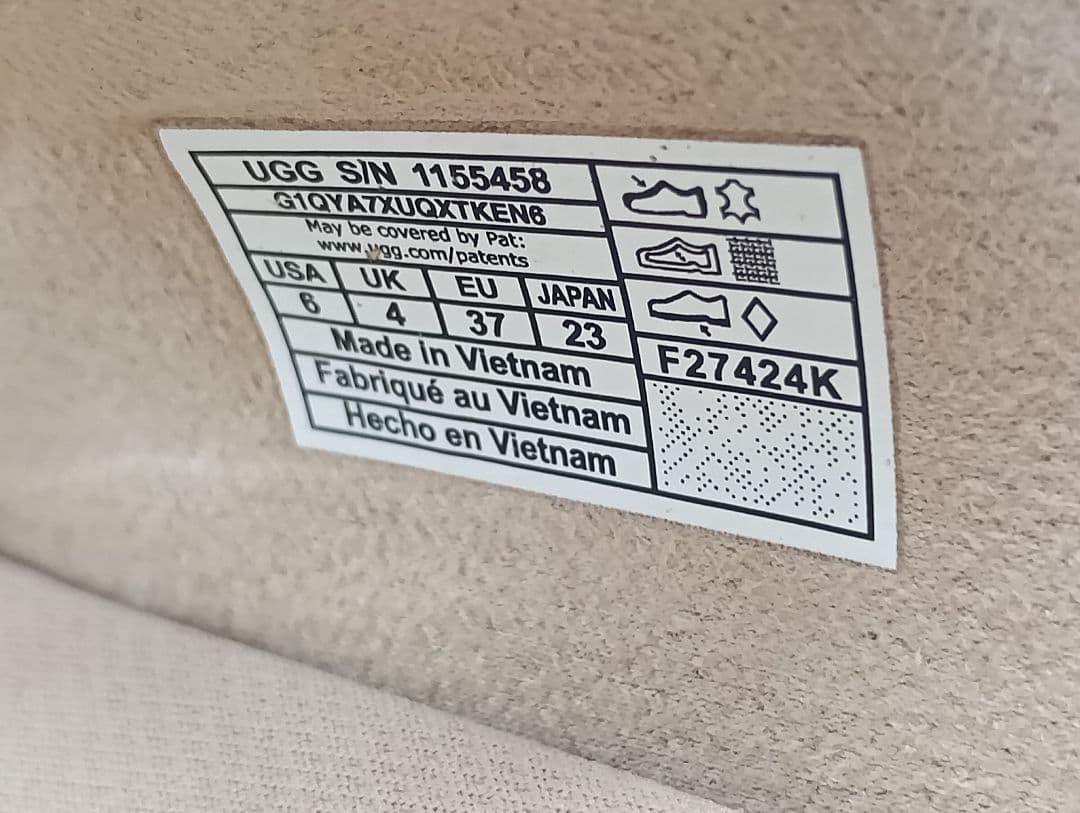 新品　23㎝　UGG ベージュ スエード サンダル　1155458 アグ