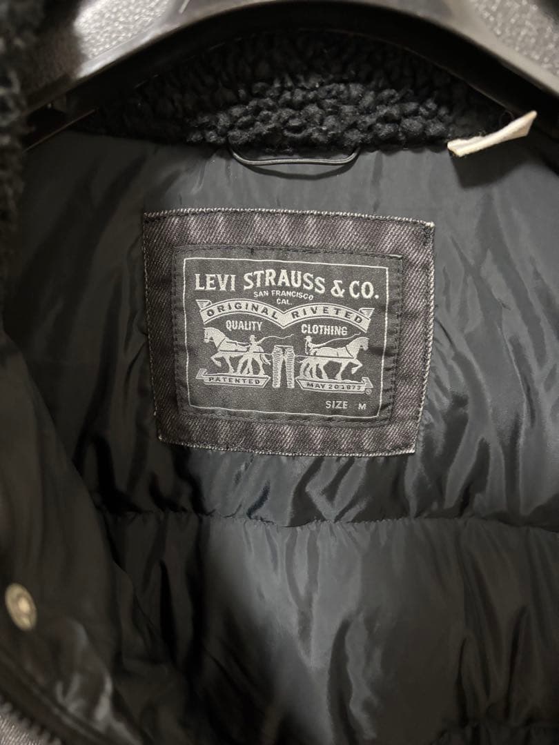 リーバイス ダウンジャケット Mサイズ