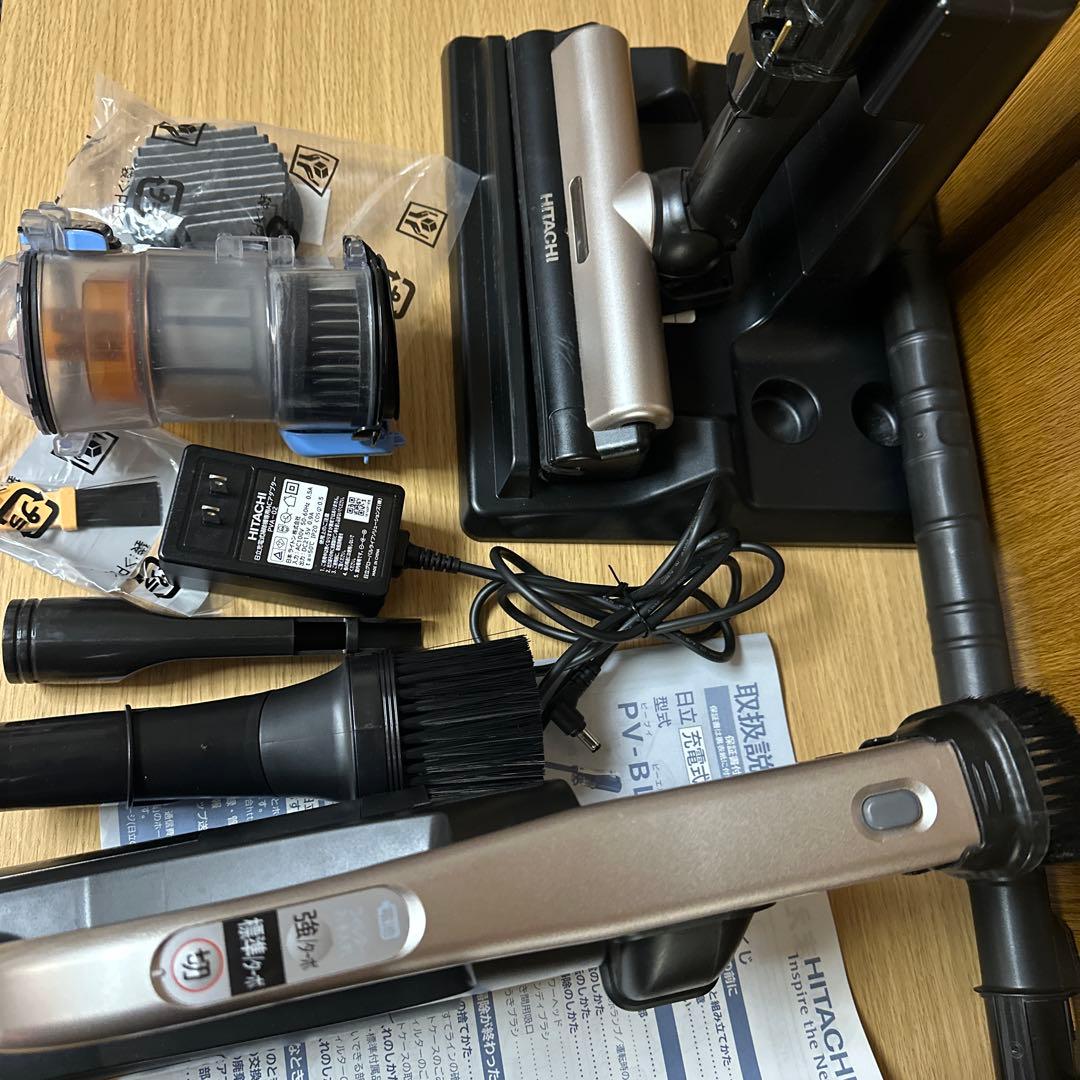 日立LEDライト付きコードレスクリーナー /ラクかるスティック　2022年製