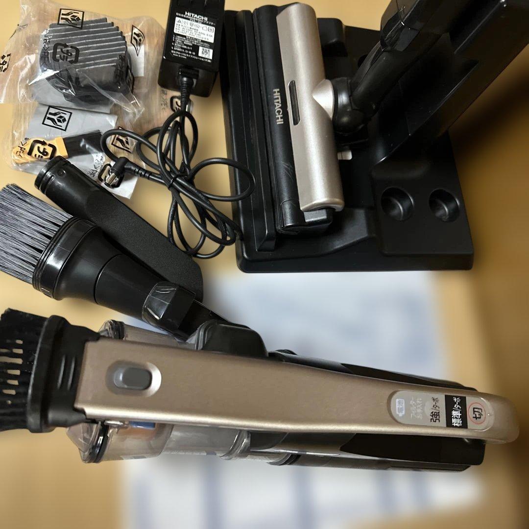 日立LEDライト付きコードレスクリーナー /ラクかるスティック　2022年製