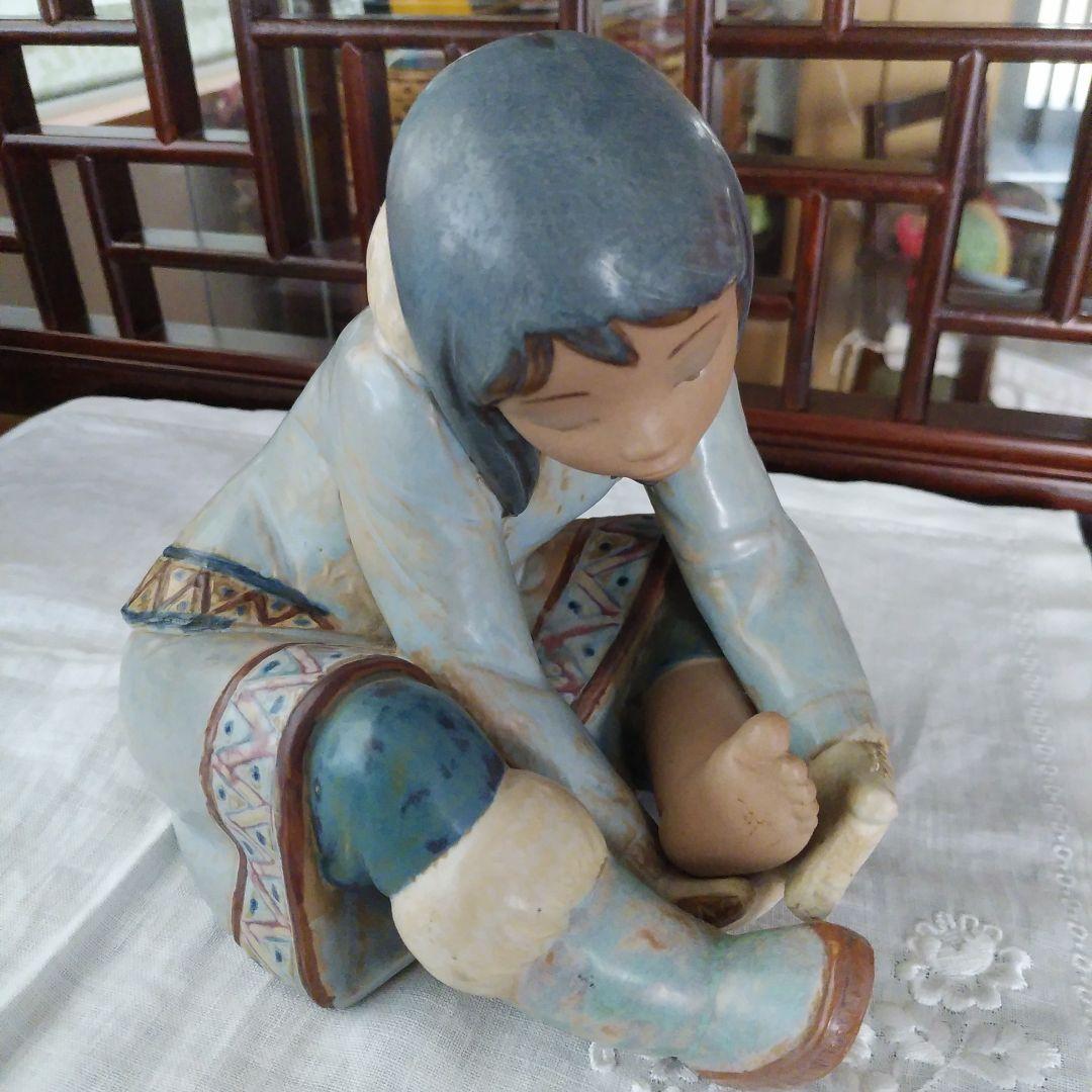 リヤドロ　(グレス）冷たい足のエスキモ―の少女