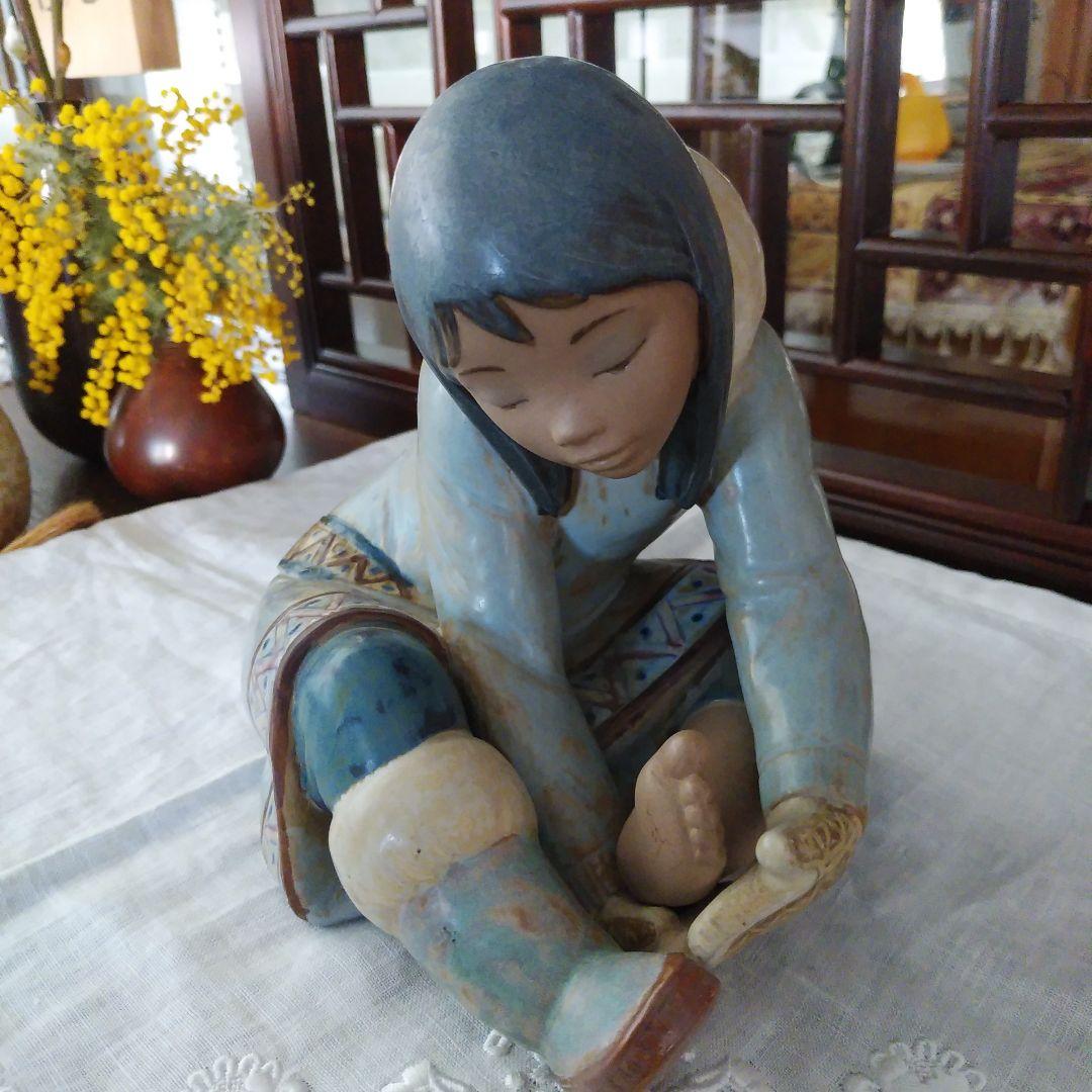 リヤドロ　(グレス）冷たい足のエスキモ―の少女