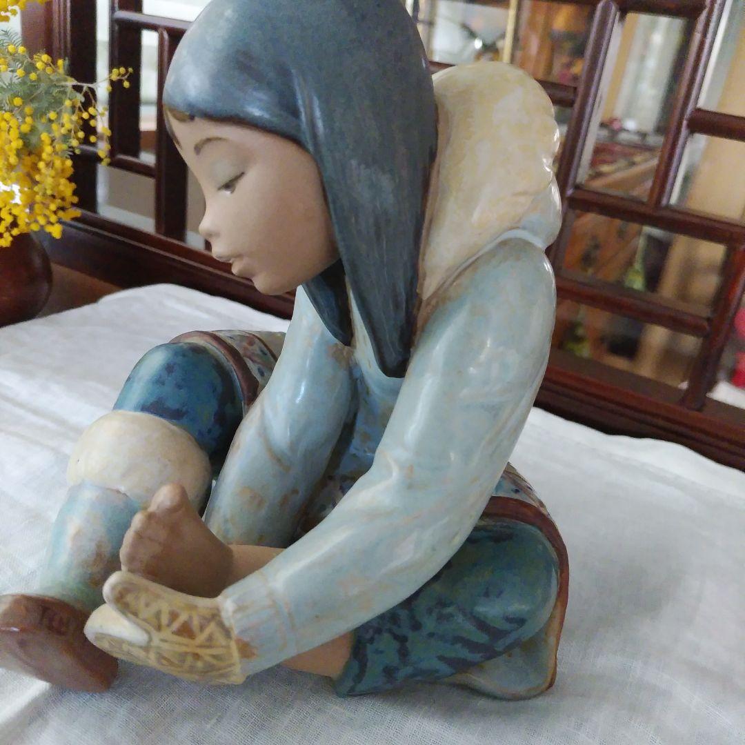 リヤドロ　(グレス）冷たい足のエスキモ―の少女