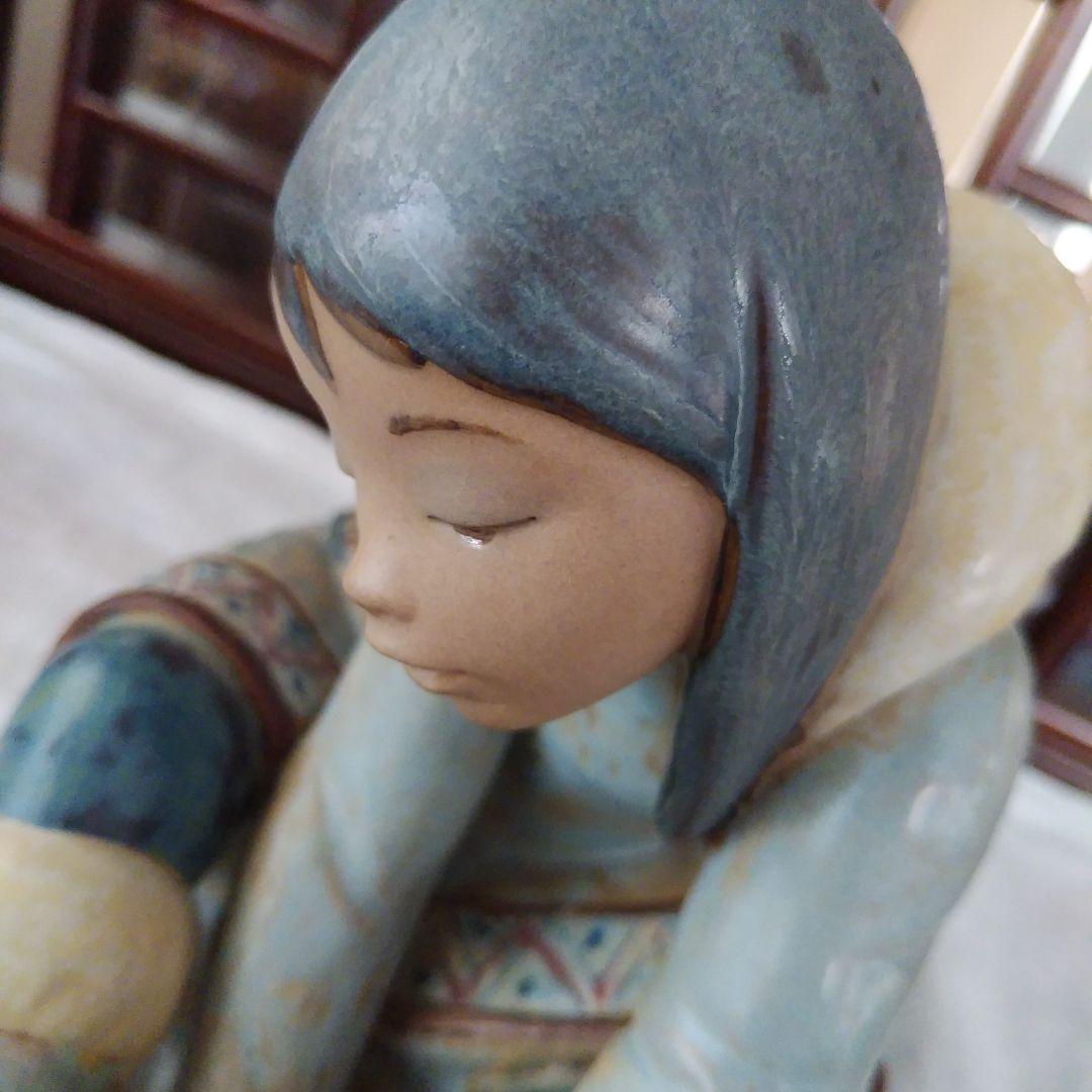 リヤドロ　(グレス）冷たい足のエスキモ―の少女