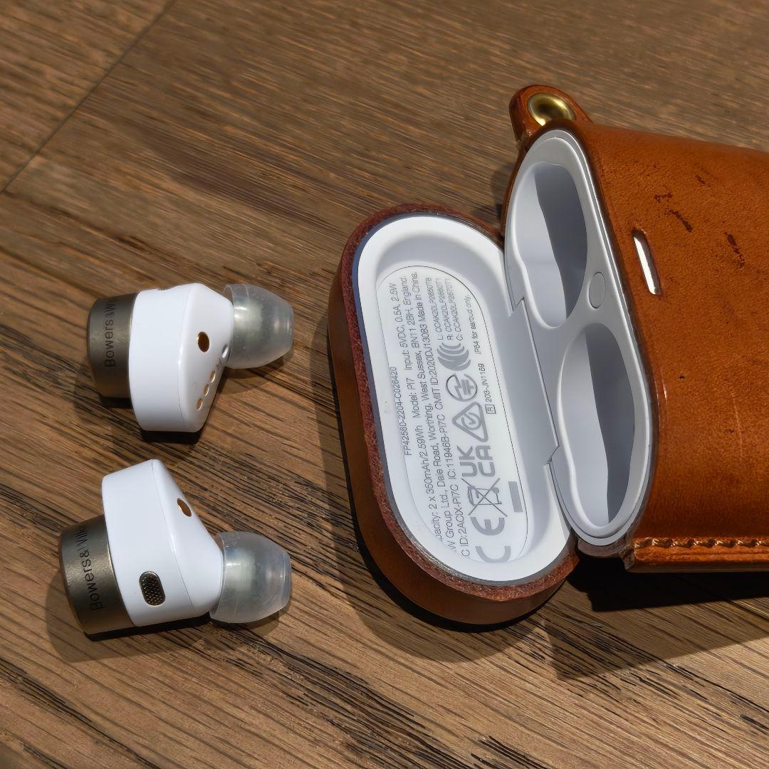 Bowers & Wilkins Pi7 ワイヤレスイヤホン（白色）