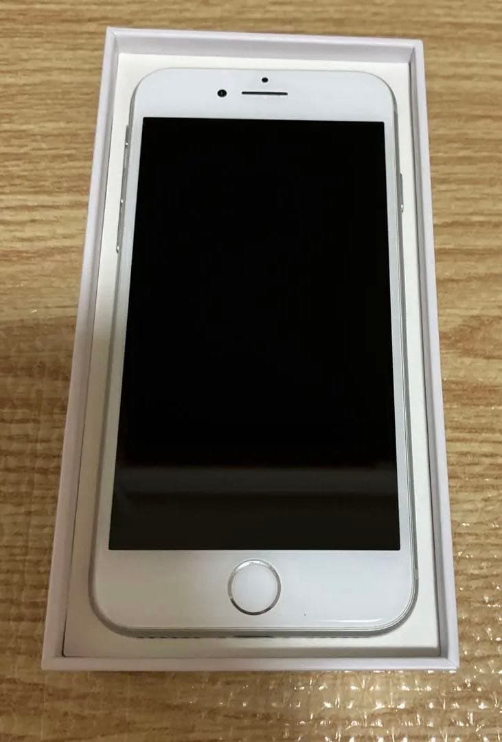SIMロック解除品 iPhone8 本体 64GB シルバー au 箱付き