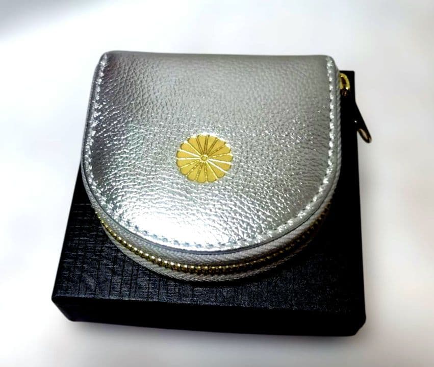 【皇居限定】☆入手困難 ☆上品なシルバーカラー馬蹄型ケース