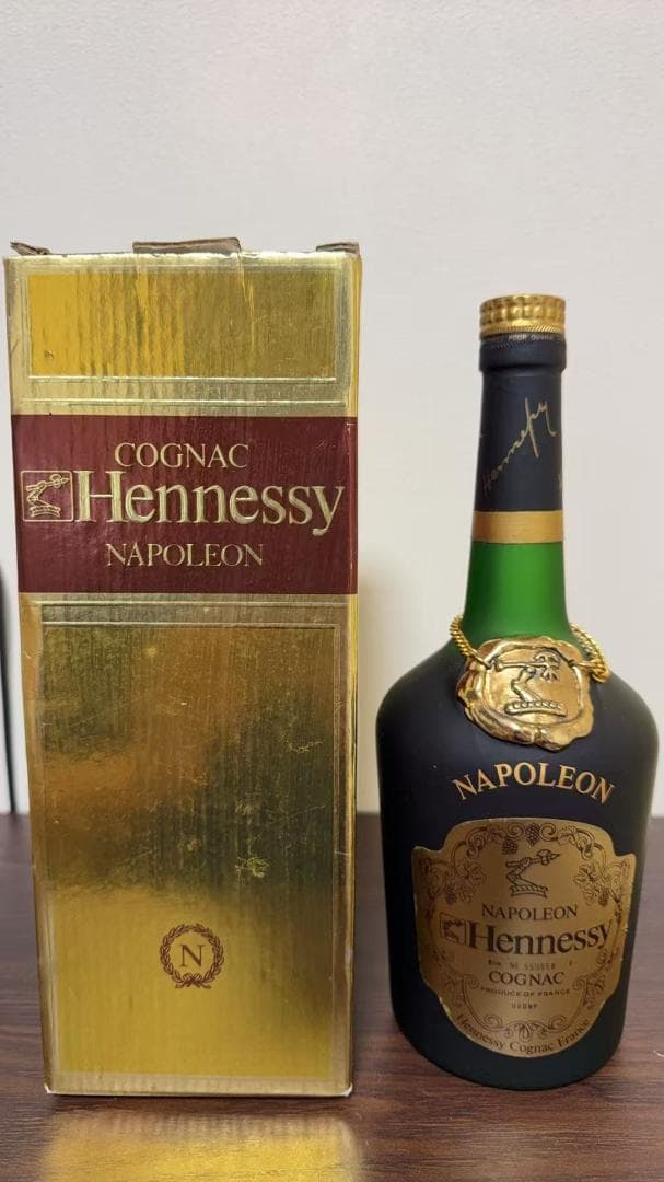 未開栓 ヘネシー ナポレオン コニャック 金キャップ 700ml 40% 箱付き