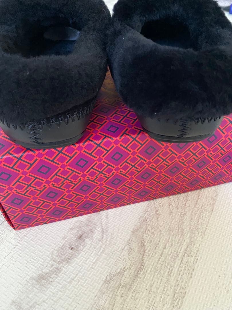 Tory Burch ブラックファー付きモカシン