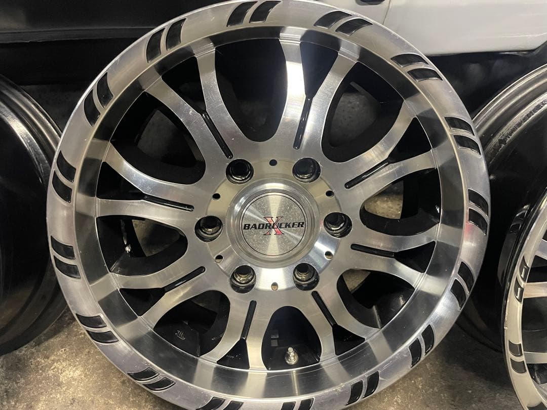 200系ハイエース6穴 139.7インチ 16インチ　6.5J +35ミリ