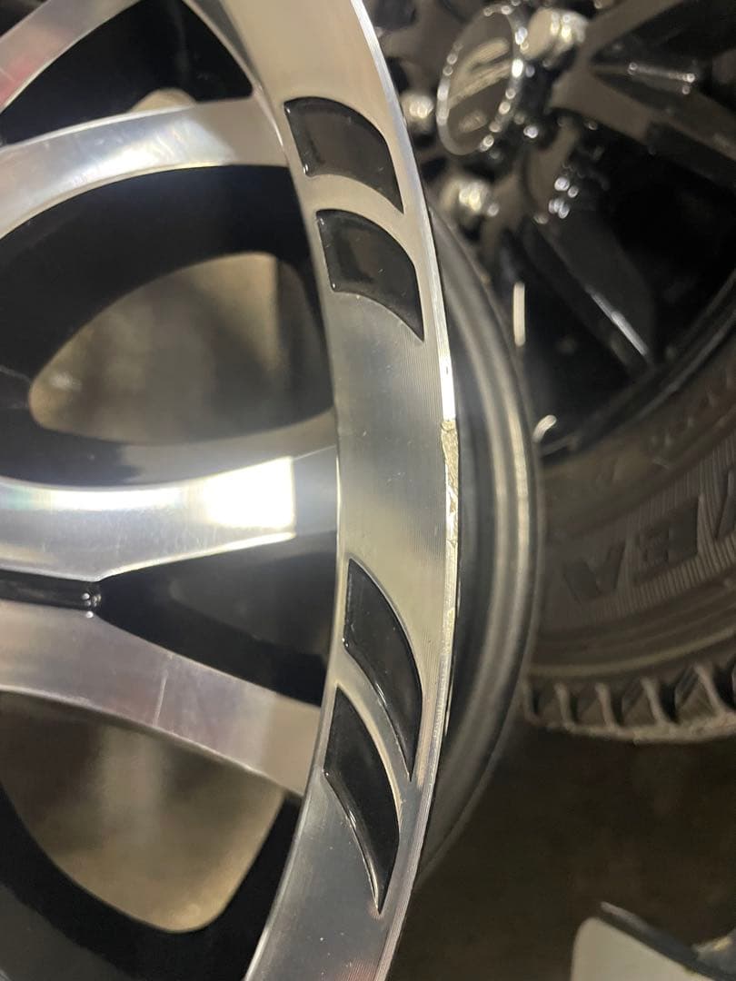 200系ハイエース6穴 139.7インチ 16インチ　6.5J +35ミリ