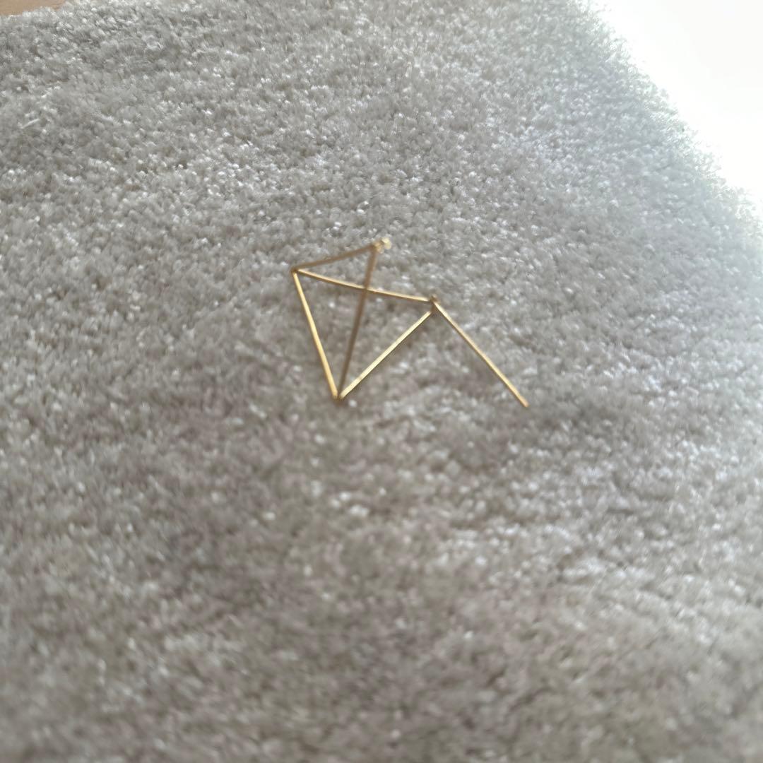 定価7.7.万シハラ　SHIHARA トライアングルピアス　30mm (片耳)