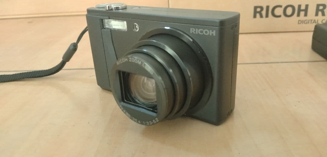 【美品】　RICOH R10 デジタルカメラ リコー