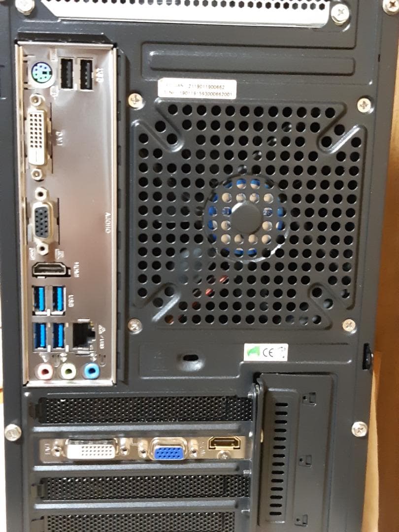 自作PC　RYZEN7 2700・16GB・256GB・R7 240・WIN11