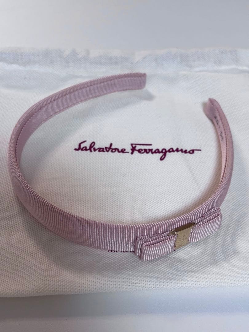 フェラガモ ピンク カチューシャ
