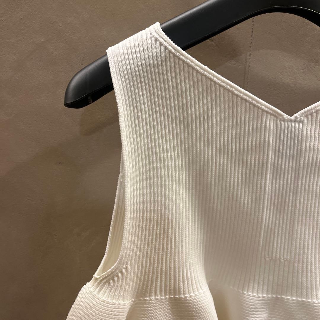 限定値下げCFCL 美品！　ホワイト Vネック ノースリーブ チュニック