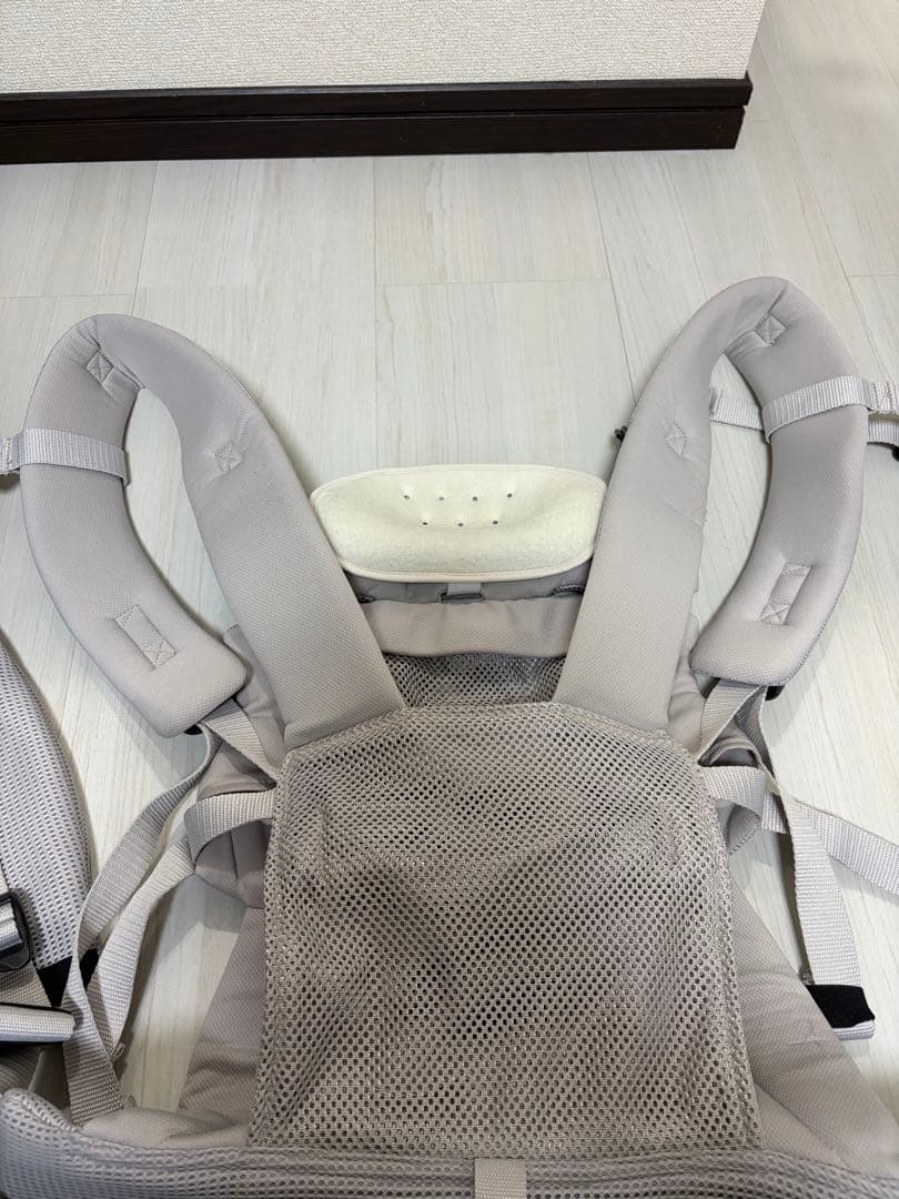 アップリカ　ラクリスAB　ホワイトアッシュ　抱っこ紐