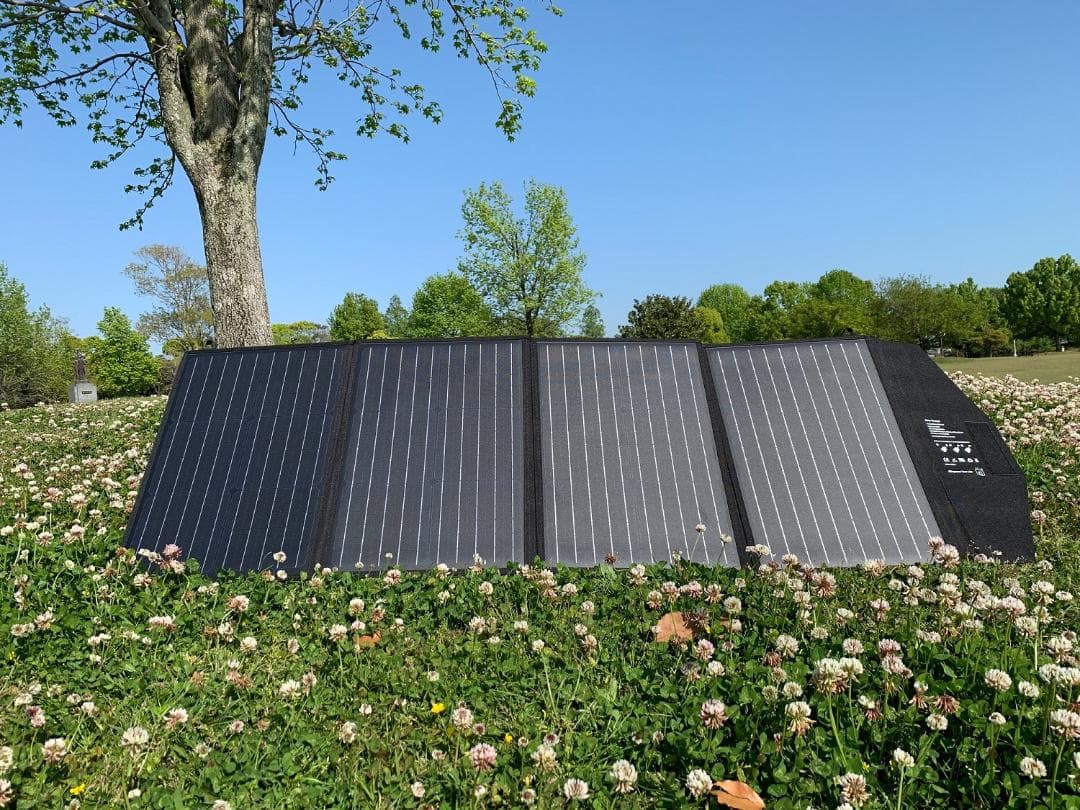 ソーラーパネル 120W折り畳み式ポータブル電源充電器 急速充電対応 直列並列可