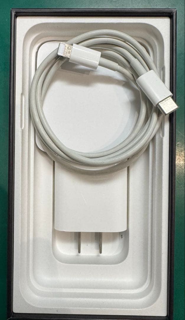 【期間限定・美品】iPhone 11Pro/64GB/ミッドナイトグリーン 本体