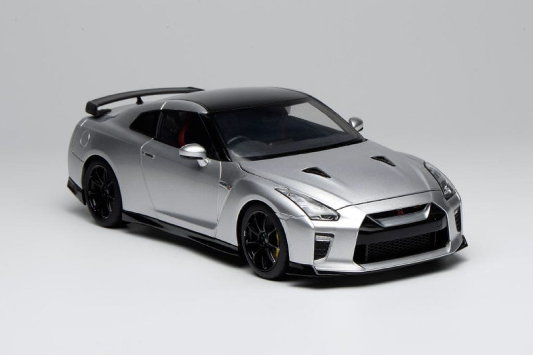 モーターヘリックス GT-R R35 トラックエディション　シルバー　1/18