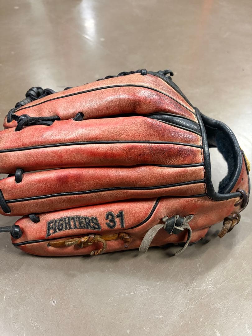 野球硬式グローブ　元プロ野球選手　小谷野栄一　ナイキ